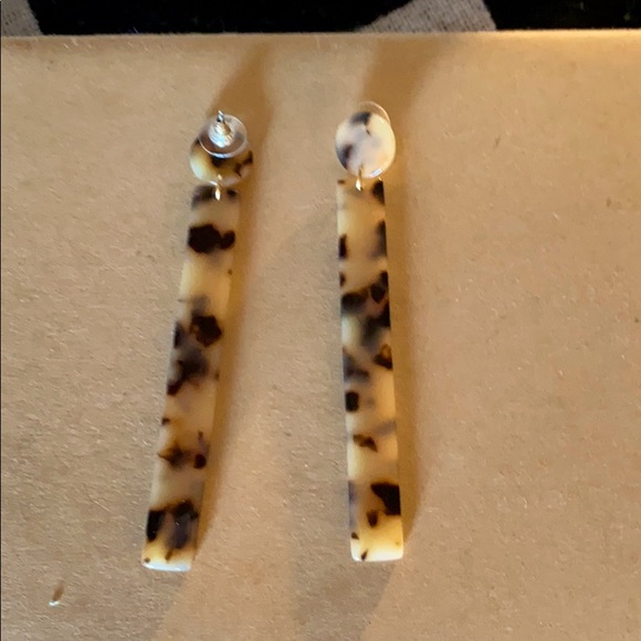 Fun dangle earrings - Picture 2 of 2